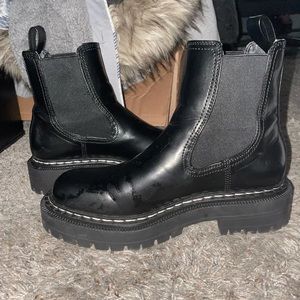 Circus by Sam Edelman Women's Black Effie Chelsea Booties In The Size 7.5.